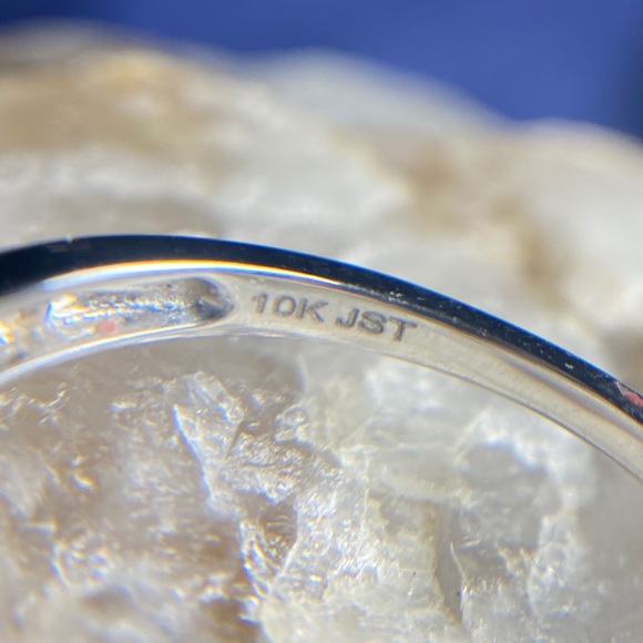 Diamond Halo Cluster Ring 1/4 ct. in 10k Gold - Picture 10 of 12